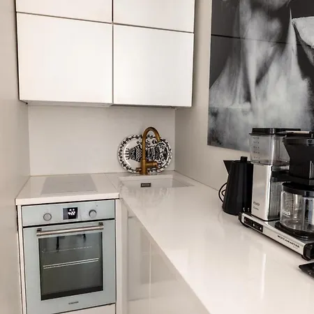 2ndhomes Luminous With Great Location דירה *
